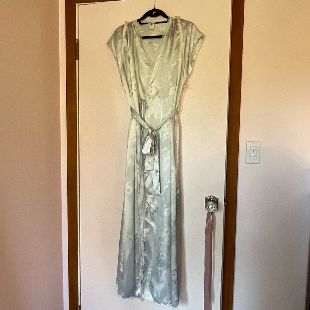 Christian Dior vintage peignoir lingerie set. Medium. Silvery blue floral.
